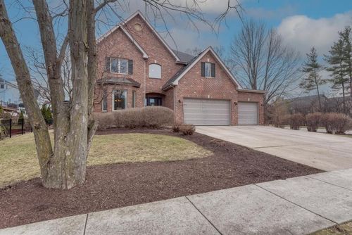 1061 Sean Cir, Darien, IL, 60561-3876 | Card Image