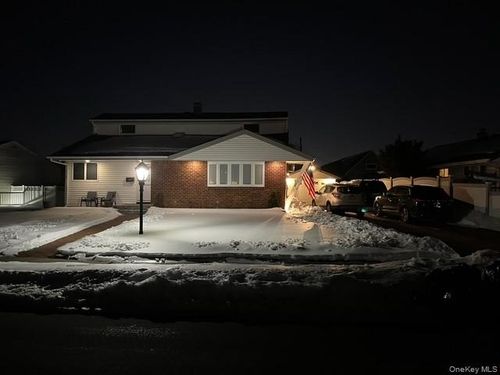 22 Randal Dr, Bethpage, NY, 11714-6112 | Card Image