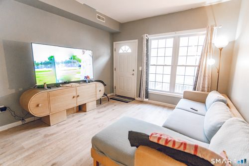 16-16 Wishing Well Ln, New Milford, CT, 06776-3440 | Card Image