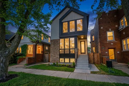 5747 N Maplewood Ave, Chicago, IL, 60659-5117 | Card Image