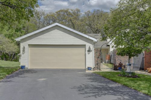 2242 Deerpath Dr W, Schererville, IN, 46375-2573 | Card Image