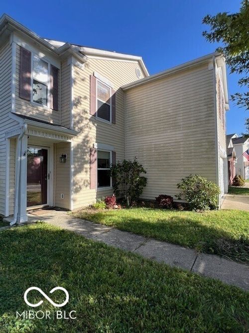 912 Saraina Rd, Shelbyville, IN, 46176-2476 | Card Image