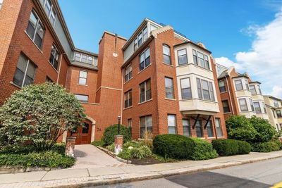 C8 - 74 Kent St, Condo with 2 bedrooms, 2 bathrooms and null parking in Brookline MA | Image 2