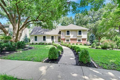 10600 W 101st Ter, Overland Park, KS, 66214-2528 | Card Image
