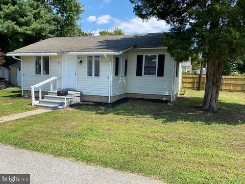 239 E St, CARNEYS POINT, NJ, 08069-2143 | Card Image