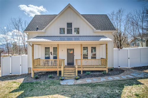 7 Mountain View Ave, Black Mountain, NC, 28711-3288 | Card Image