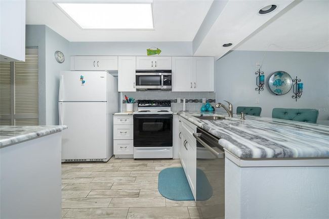 Kitchen Area | Image 20