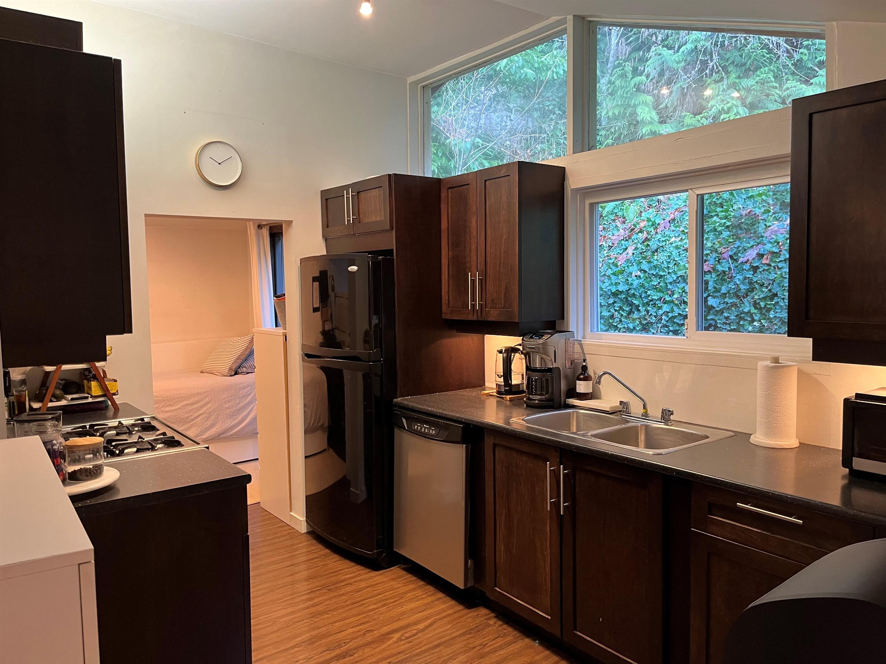 6742 Dufferin Avenue, House other with 1 bedrooms, 1 bathrooms and 1 parking in West Vancouver BC | Image 8