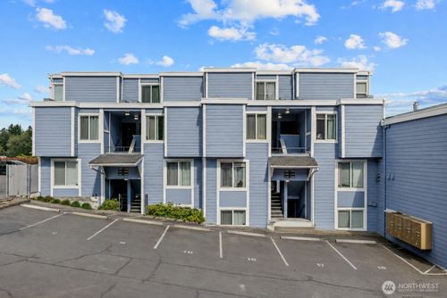 a105-8812 20th Ave Ne, Seattle, WA, 98115-8205 | Card Image