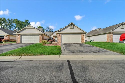 3018 Rivers Edge Dr, Wayne, MI, 48184-2804 | Card Image