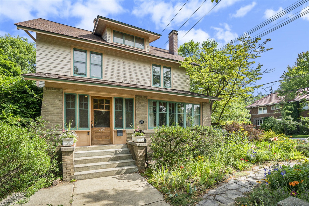 11th St, Holland, MI 49423