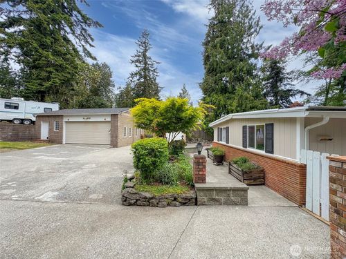 372 Fleming Dr, Sequim, WA, 98382-8642 | Card Image