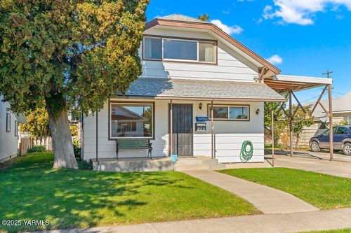 103 N Date St, Toppenish, WA, 98948-1206 | Card Image