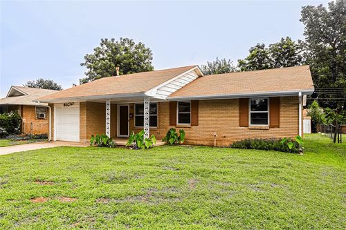 808 N Markwell Ave, Moore, OK, 73160-1954 | Card Image