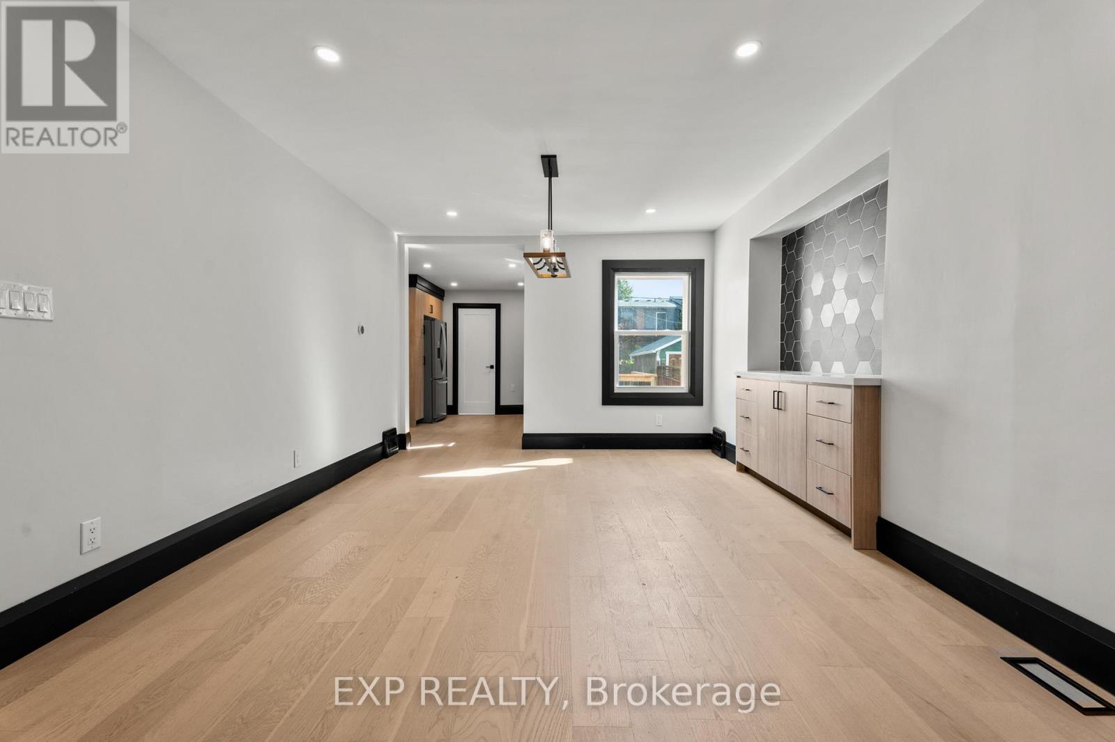 Residential in Hamilton (Delta) 3