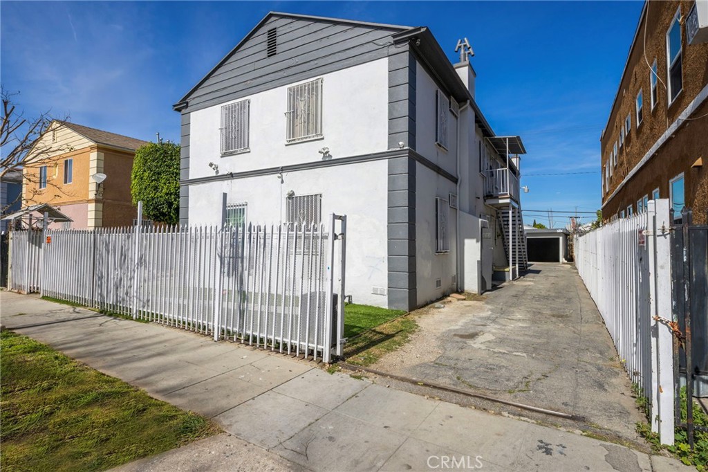 Residential Income in Compton 2