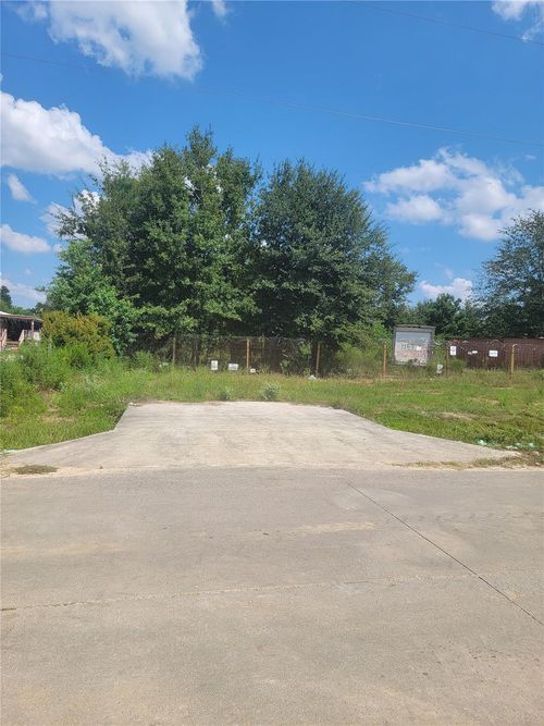 1141 County Road 3556, Cleveland, TX, 77327-1921 | Card Image