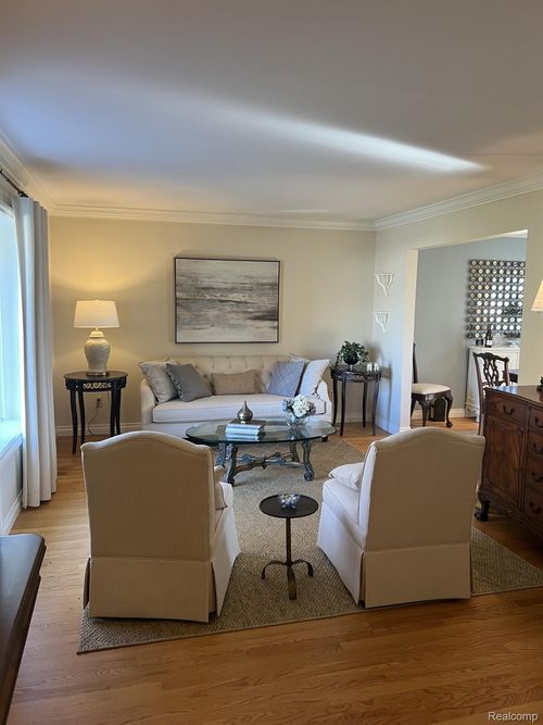 3284 Schoolhouse Dr, Waterford, MI, 48329-4331 | Card Image