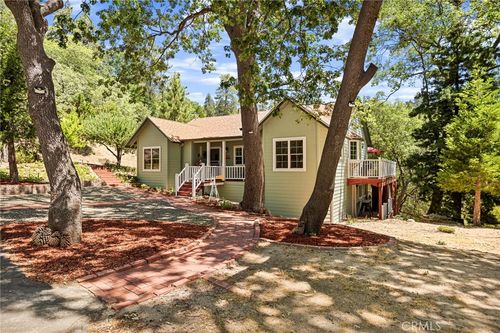 1 Sunnyslope Ln, Running Springs, CA, 92382-7530 | Card Image