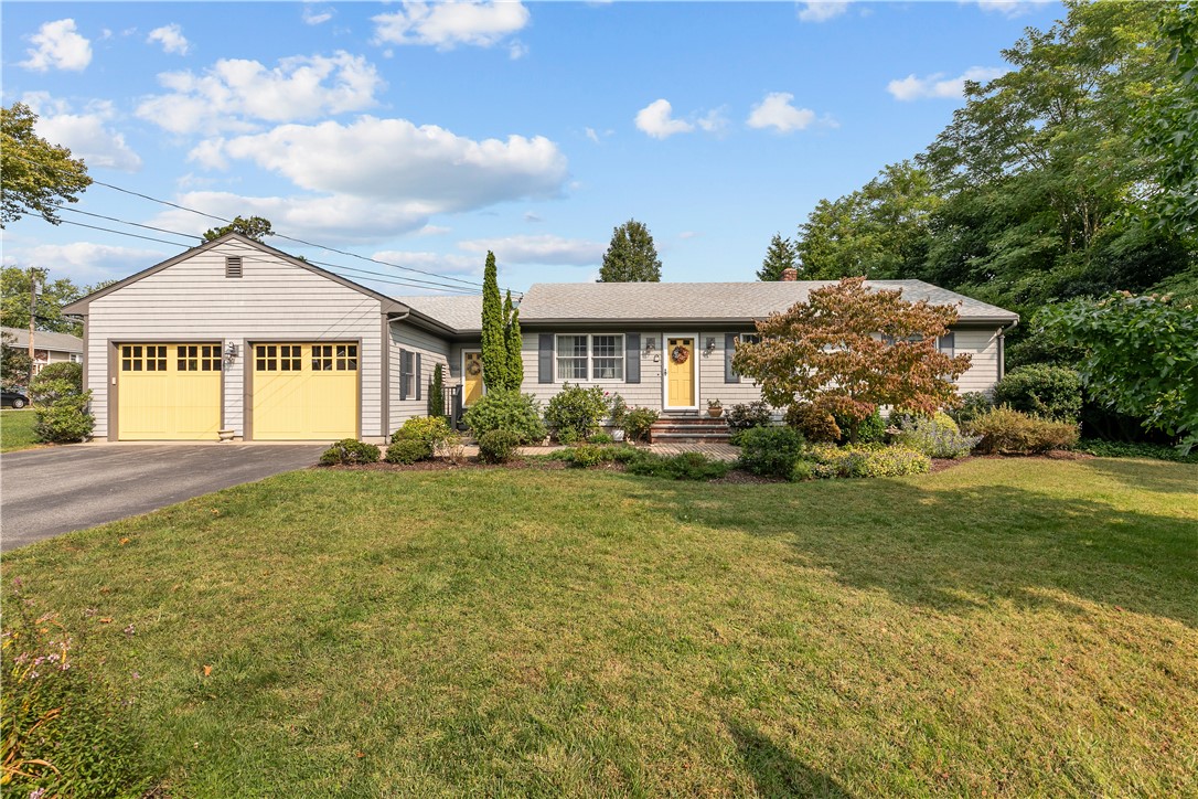 Berry Ln, Bristol, RI 02809