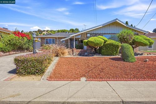 2520 Benedict Dr, San Leandro, CA, 94577-6811 | Card Image