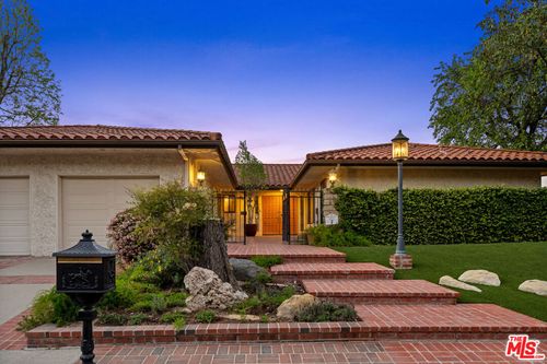 18919 La Montana Pl, Tarzana, CA, 91356-4819 | Card Image