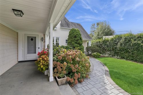 283 Main St, Westhampton Beach, NY, 11978-2731 | Card Image