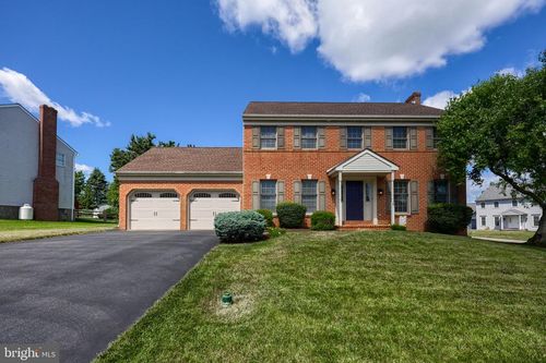 1 Carriage Ln, EPHRATA, PA, 17522-8813 | Card Image