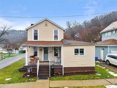 225 Elizabeth Ave, House other with 3 bedrooms, 1 bathrooms and 4 parking in Evans City Boro PA | Image 1