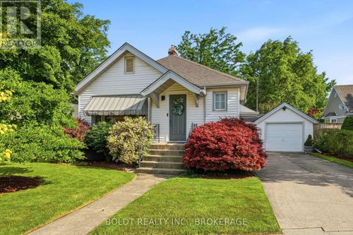9 Woodgate Ave, St. Catharines, ON, L2R3V3 | Card Image