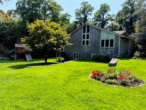 3 Nonquitt Ave, Dartmouth, MA, 02748-5024 | Card Image