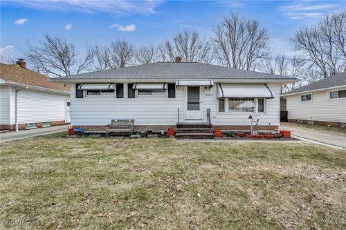 29410 Shaker Drive, Wickliffe, OH, 44092 | Card Image