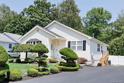 19 Pleasant Ave, Middletown, NY, 10940-4313 | Card Image