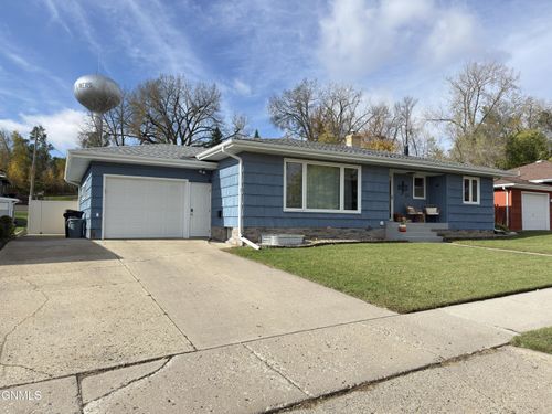 923 4th Ave Nw, Valley City, ND, 58072-2118 | Card Image