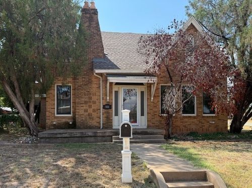 900 James St, Sweetwater, TX, 79556-4705 | Card Image