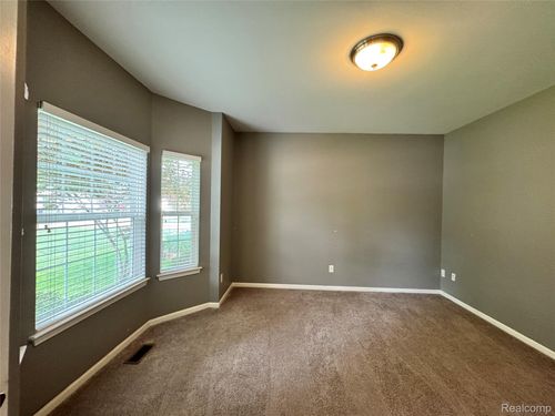 1058 Arthur Dr, Troy, MI, 48083-1803 | Card Image