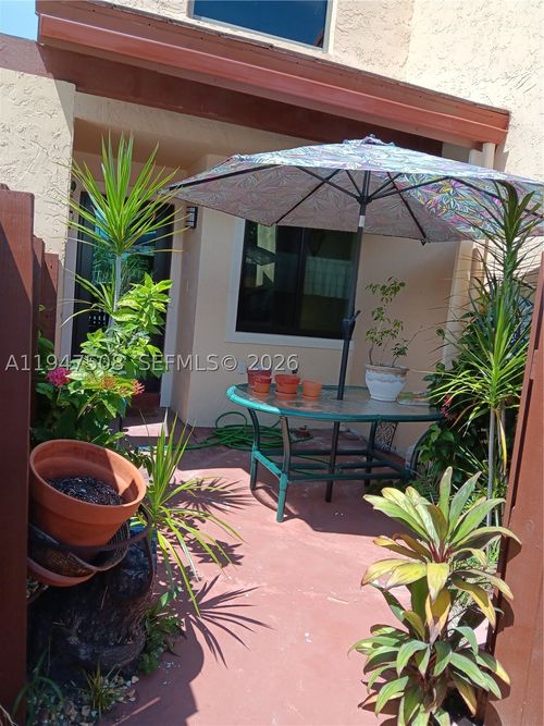 1-7-271 W Park Dr, Miami, FL, 33172-5460 | Card Image