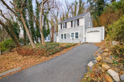 1613 Northern Blvd, Roslyn, NY, 11576-1103 | Card Image
