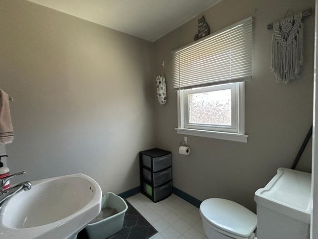 Upper Level Half Bath.JPG | Image 32