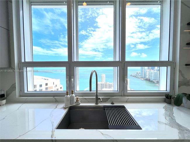 APT-4505 - 848 Brickell Key Dr, Condo with 3 bedrooms, 4 bathrooms and null parking in Miami FL | Image 30