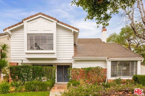 1387 Avenida De Cortez, Pacific Palisades, CA, 90272-2124 | Card Image