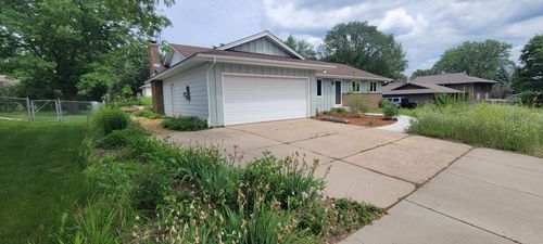 953 Redwood Dr, Apple Valley, MN, 55124-9123 | Card Image
