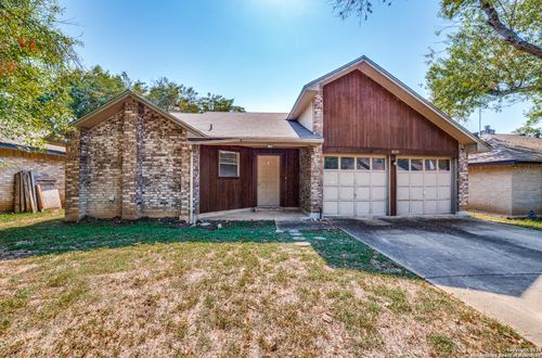 8110 Forest Bow, Live Oak, TX, 78233 | Card Image