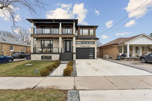 7 Ranwood Dr, North York, ON, M9N3E8 | Card Image
