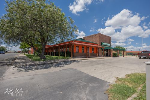 34 E Avenue D, San Angelo, TX, 76903-6937 | Card Image