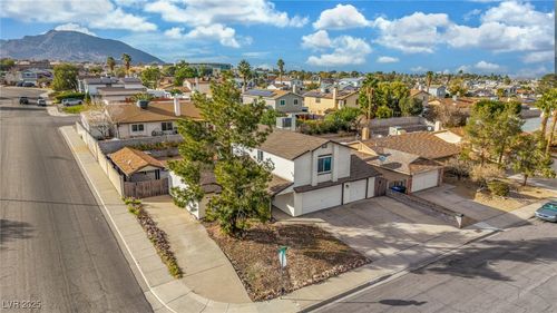 742 Brick Dr, Henderson, NV, 89002-8417 | Card Image