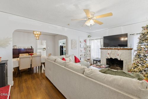 55 Barry Dr, Ventura, CA, 93001-1405 | Card Image