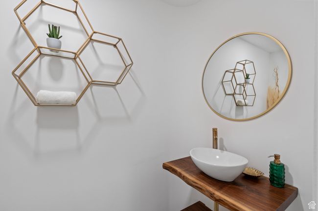 Powder/Half Bath | Image 33