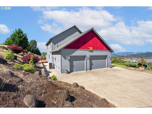 1548 Ne Rocky Ridge Dr, Roseburg, OR, 97470-5754 | Card Image