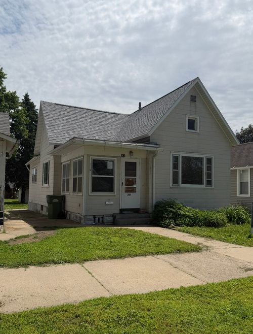 201 Fayette St, Clinton, IA, 52732-7109 | Card Image